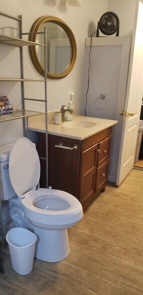 Building Photo - 162 Lancaster Rd