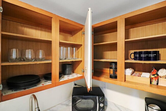 Building Photo - 1300 Collins Ave