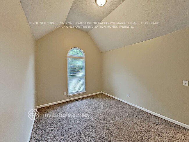 Building Photo - 520 Bone Cir