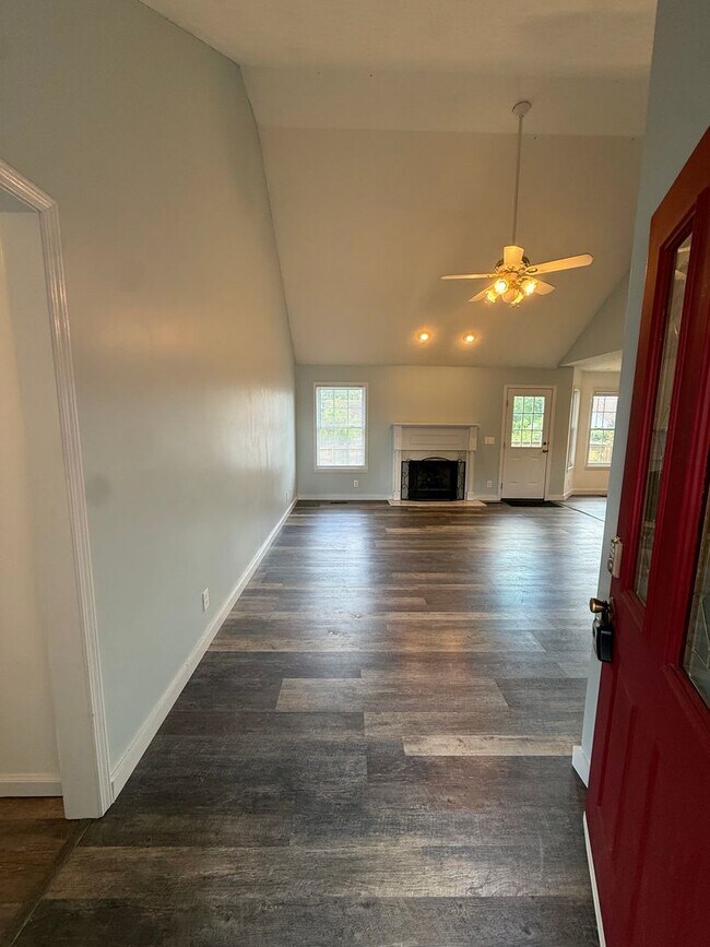 Building Photo - Charming 3BR/2BA Home in Greenbrier