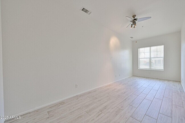 Building Photo - 30870 N 125th Dr