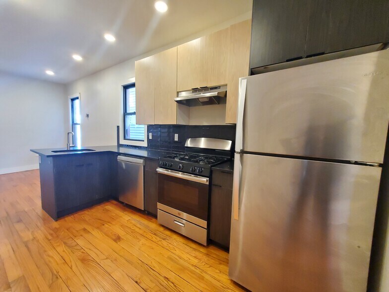 152 Boyd ave 2A - 154 Boyd Ave