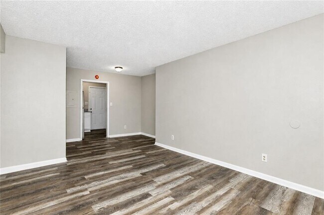 Building Photo - 2055 Alison Ct SW