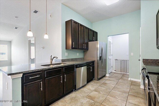 Building Photo - 213 Larkin Pl