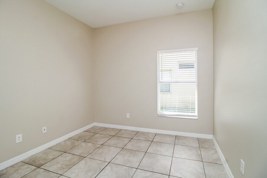Building Photo - 1237 Kellogg Dr