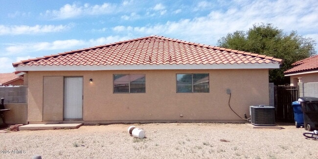 Building Photo - 1015 S Slater Cir