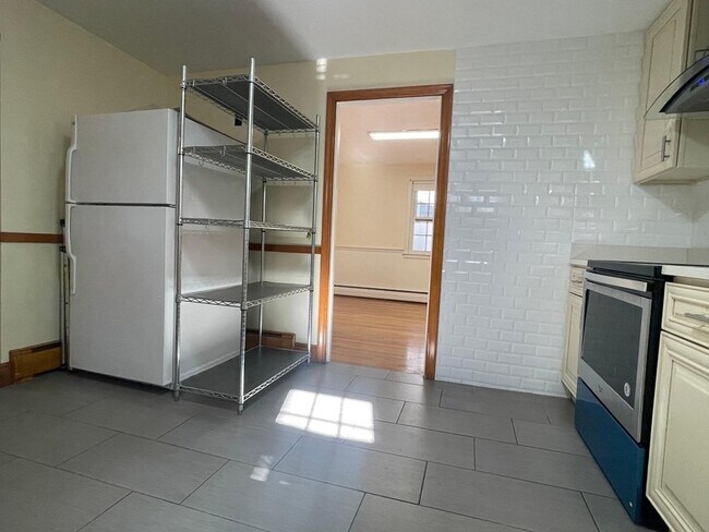 Building Photo - 84 Langley Rd