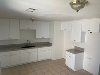 Building Photo - 3 Bedroom/ 2 Bath fully updated with indoo...