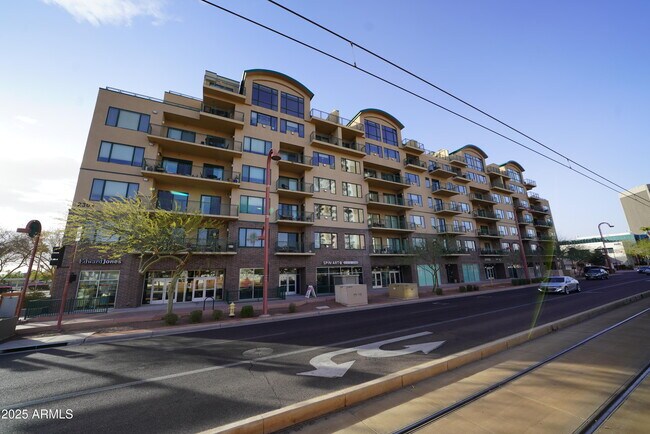 Building Photo - 16 W Encanto Blvd