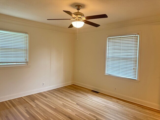 Building Photo - Beautiful 3 Bed 3 Bath Home nestled in St. B!