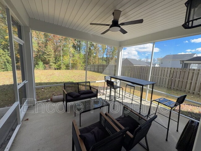 Building Photo - 2211 Montebell View Dr