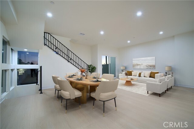 Building Photo - 803 E 84th Pl