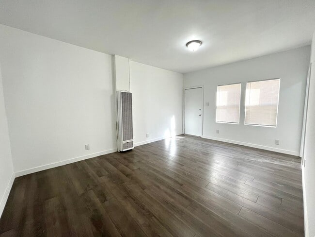 Building Photo - BELLA APARTMENTS: Beautiful Studio - 1 Bath