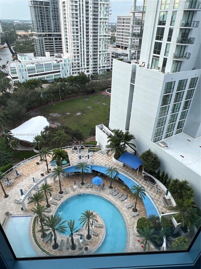 Building Photo - 333 Las Olas Way