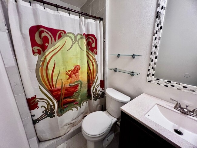 Building Photo - Come see this gorgeous townhouse in the desirable Ocean Lakes community!