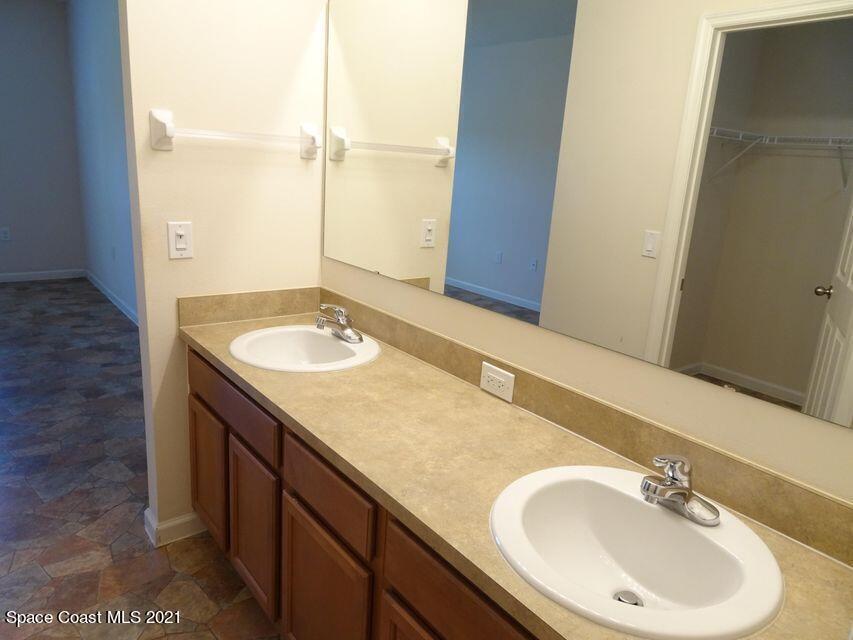 Primary Bathroom - 4021 Masira Ct