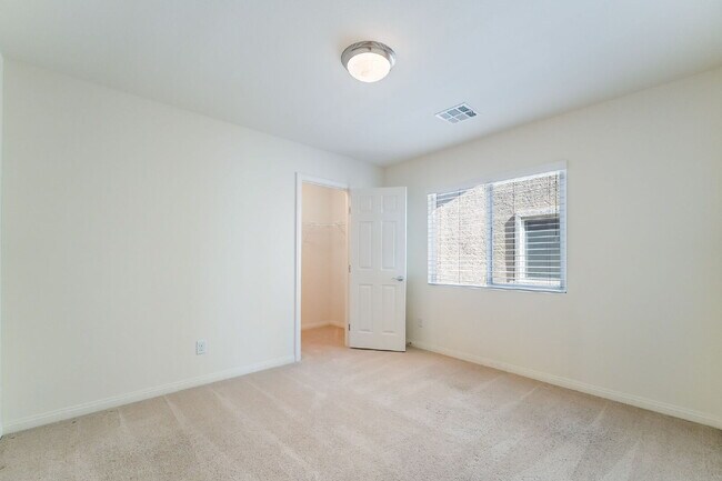 Building Photo - 4 bedroom home, 4 bathrooms,  with a fully self  contained casita with a 3 car garage