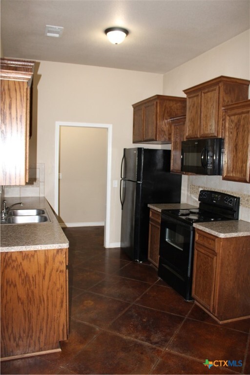 Building Photo - 621 Paseo del Plata Dr