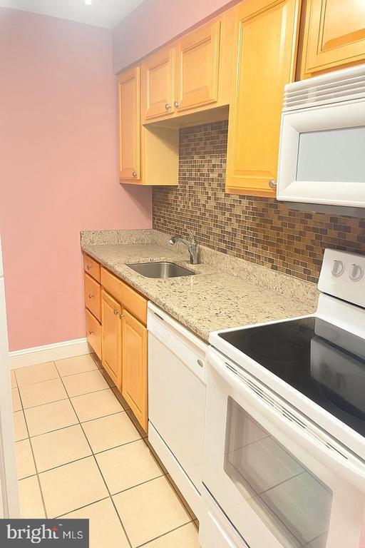 Building Photo - 5909 Prince James Dr