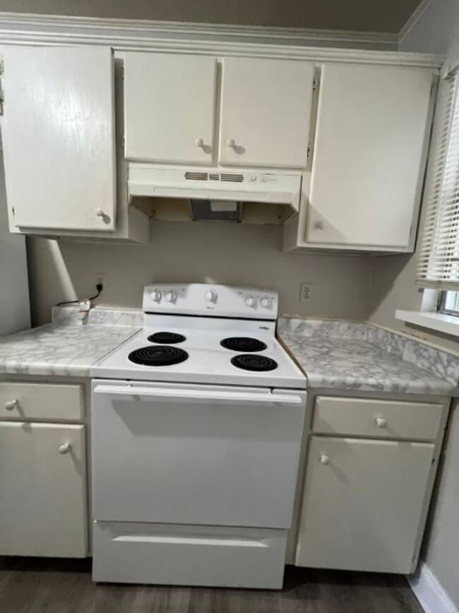 Building Photo - Home For Rent