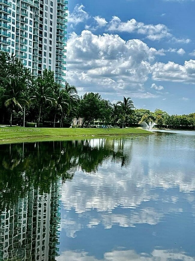 Building Photo - 2641 N Flamingo Rd