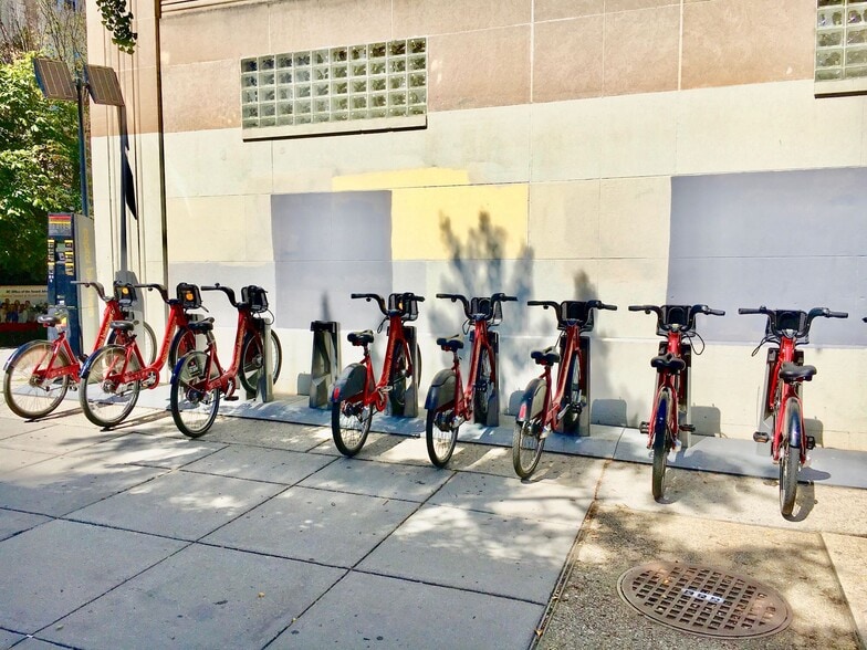 Building Photo - 1820 Clydesdale Pl NW