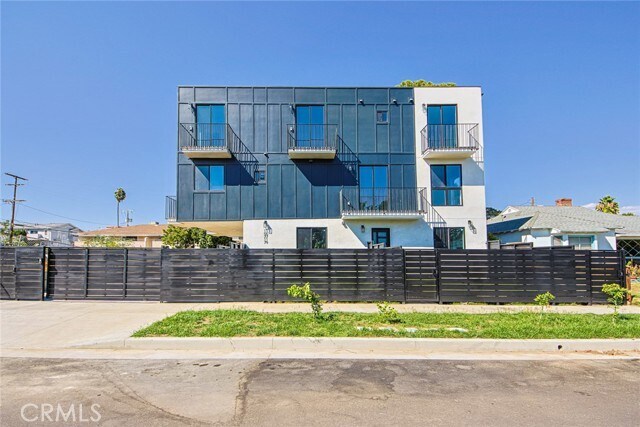 Building Photo - 10719 Addison St