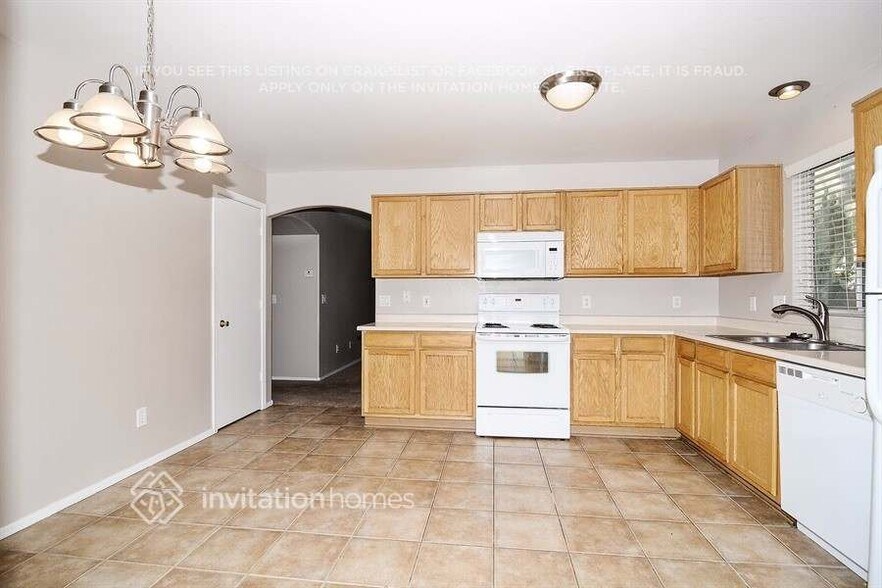 Building Photo - 12119 W Columbine Dr