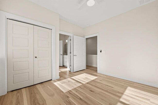 Building Photo - 4801 Sara Dr