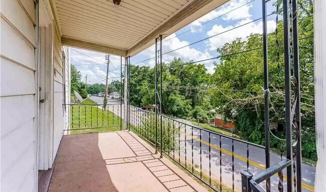 Building Photo - 975 Dorsey Ave