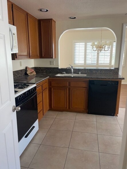 Building Photo - 415 Falconrock Ln