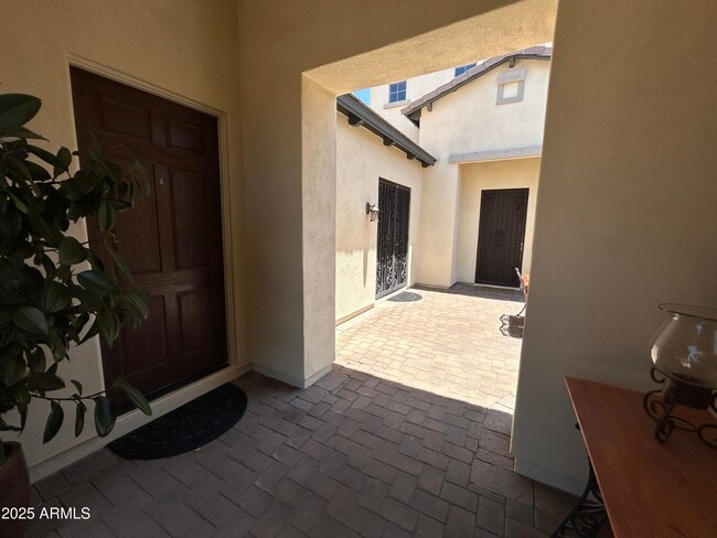 Building Photo - 5415 E Hallihan Dr