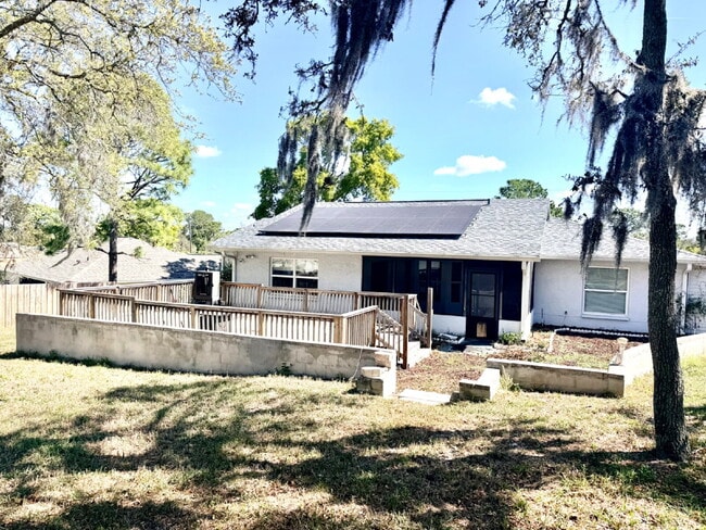 Building Photo - Large two Bedroom, 2 Bathroom, 2 Car Garage Home For Rent. *** Rent includes Water, Internet, and...