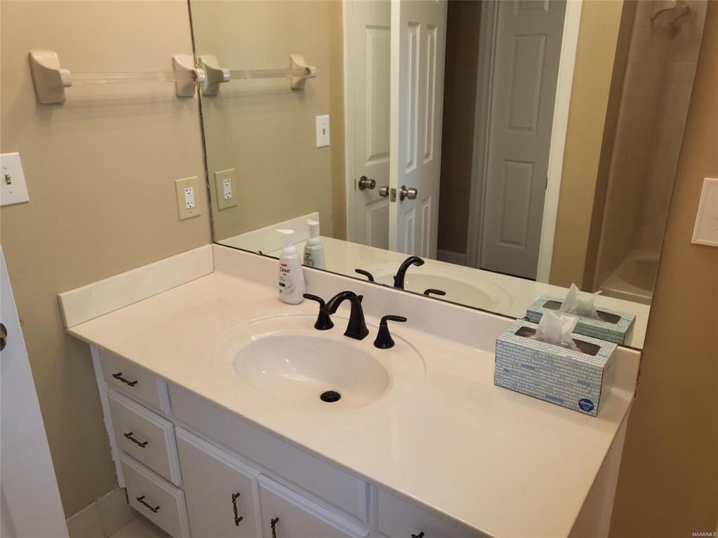 Building Photo - 1516 Charleton Dr