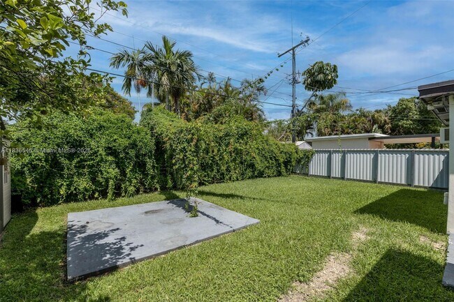 Building Photo - 3916 SW 58th Ave