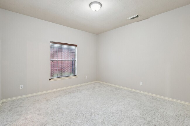 Building Photo - 10206 Pine Flats Dr