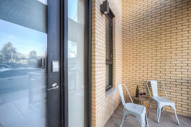 Building Photo - 110 W Beall St