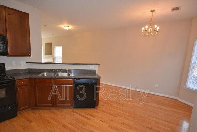 Building Photo - 142 Brookview Dr