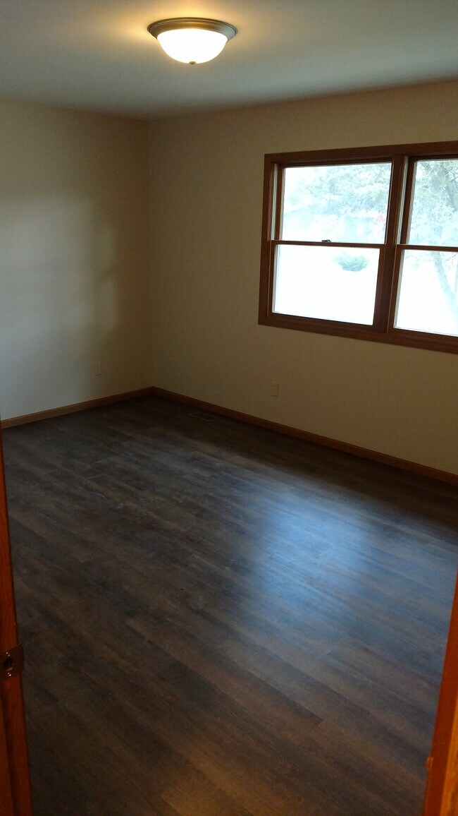 Building Photo - 7000 W 128th Ln