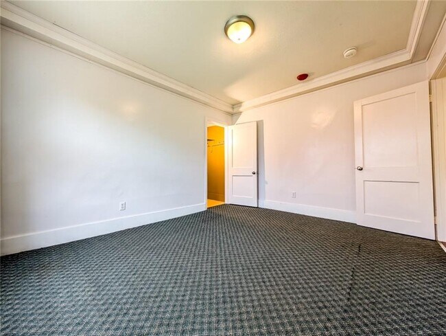 Building Photo - 1425 Manville Rd