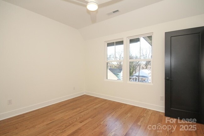 Building Photo - 1110 Greenleaf Ave