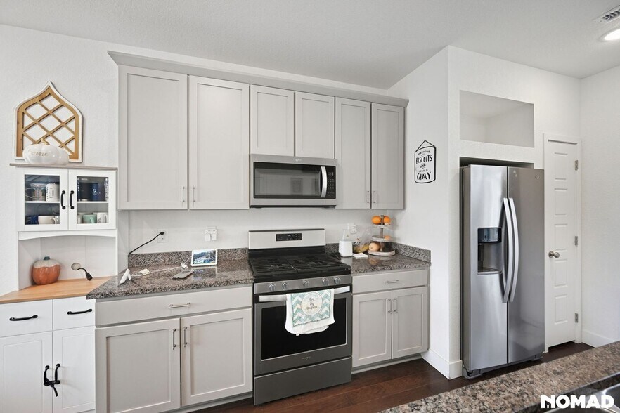 Building Photo - 247 S Old Hammer St