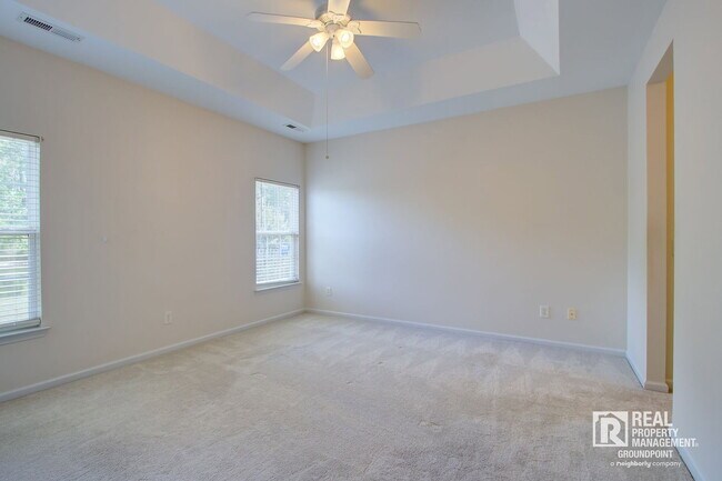 Building Photo - 2815 Summertrees Blvd