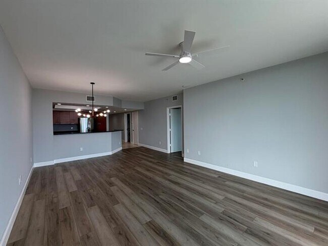 Building Photo - 15051 Royal Oaks Ln