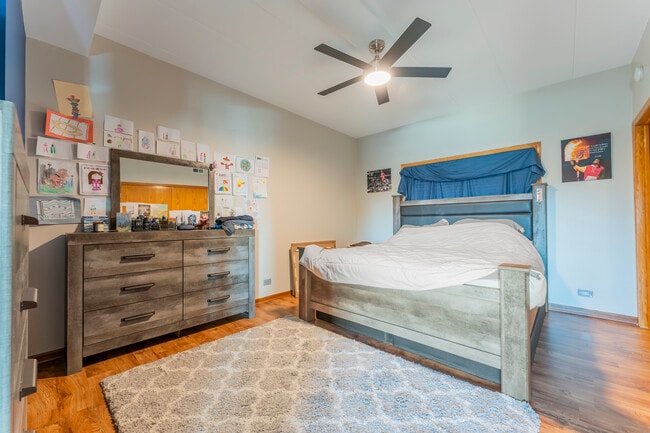 Building Photo - 2805 N 75th Ct