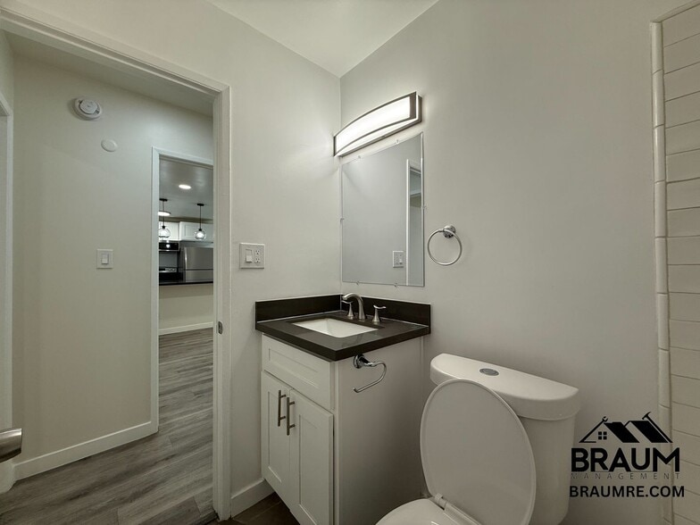 Building Photo - 5611 Fulcher Ave