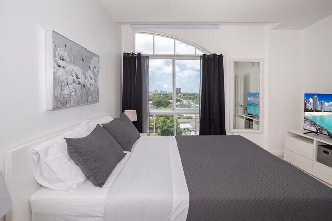 Building Photo - 2280 SW 32nd Ave