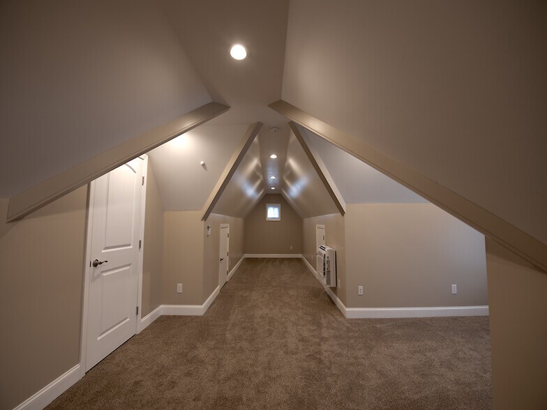 Building Photo - 43 E Bald Eagle St
