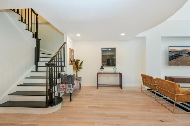 Building Photo - 207 Shearwater Ct W