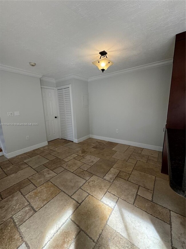 Building Photo - 4702 SW 67th Ave
